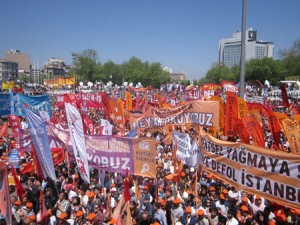 1 Mayıs 2012'de neoliberal yıkım ve baskılar protesto edildi