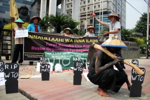Endonezya, Lamy'de protesto : 