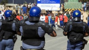 G. Afrika: Polisten grevci tarım işçilerine operasyon