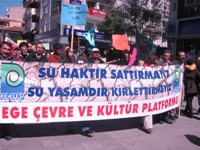  Suyun ticarileştirilmesine karşı İzmir’de su haktır yürüyüşü      