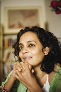 Arundhati Roy: Zenginlerin şöleni sona erecek