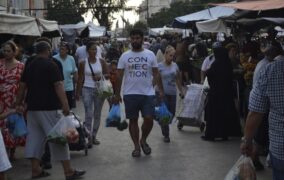 Adana'da tarlada üretici, pazarda vatandaş perişan