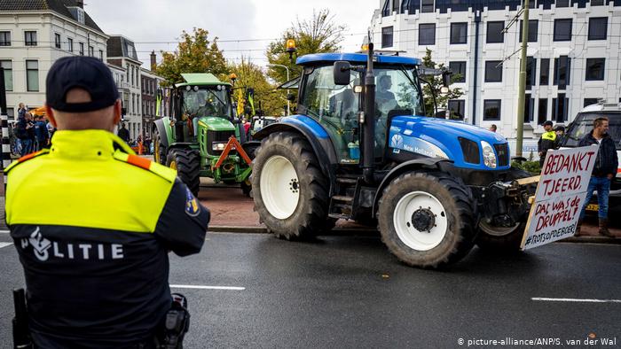 Hollanda çiftçilerinden protesto